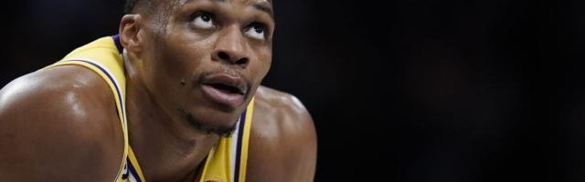 体育赛事直播-五大问题高悬湖人头顶：韦少何时走？詹眉能否健康？