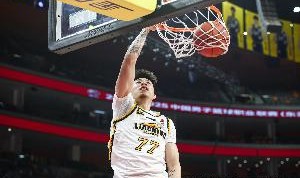 KOK体育注册-常规赛第44轮最佳阵容：张镇麟&amp;萨林杰&amp;詹姆斯&amp;黎伊扬&amp;林庭谦