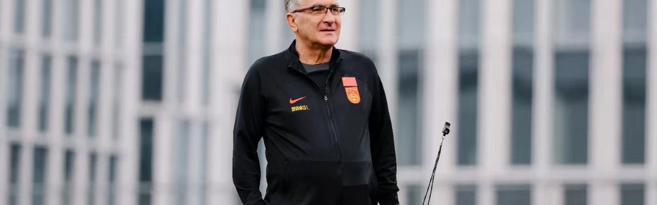 沪媒：国脚被提醒别被裁判抓“把柄”，2800名球迷赴客场