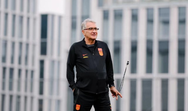 沪媒：国脚被提醒别被裁判抓“把柄”，2800名球迷赴客场