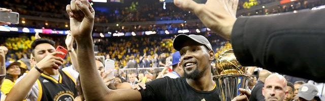 网友：库里没你也夺冠了！KD：把我那几个MVP奖杯寄回湾区 如何？